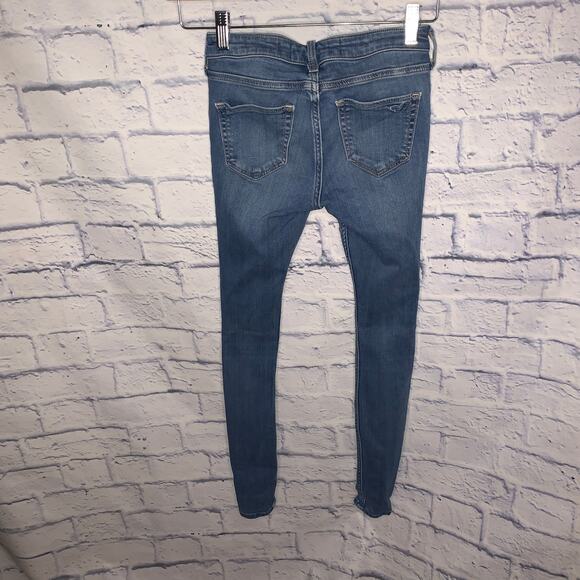 Low Rise Hollister Jean - Picture 2 of 6